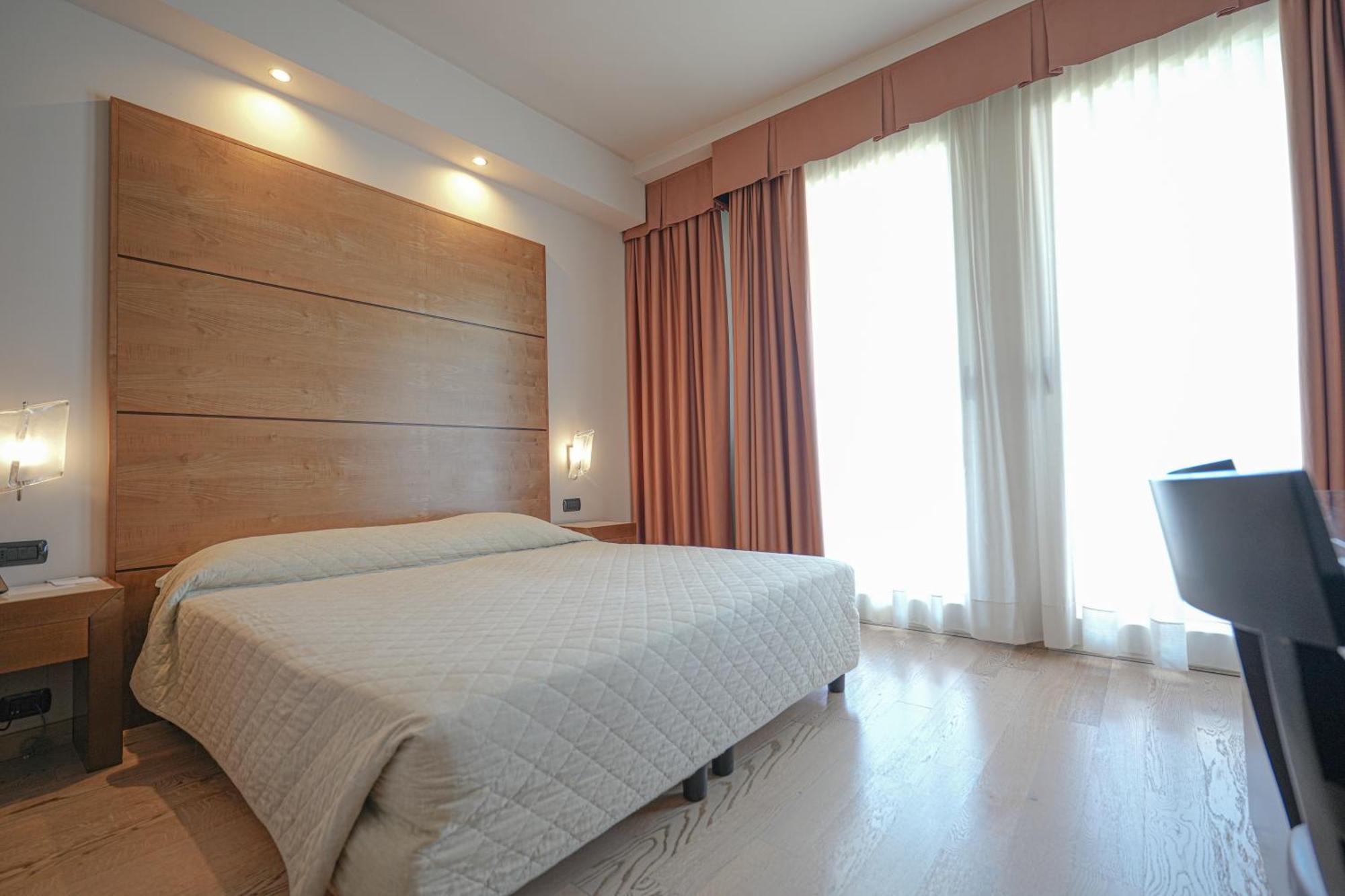 Hotel Europa Reggio nell'Emilia Esterno foto
