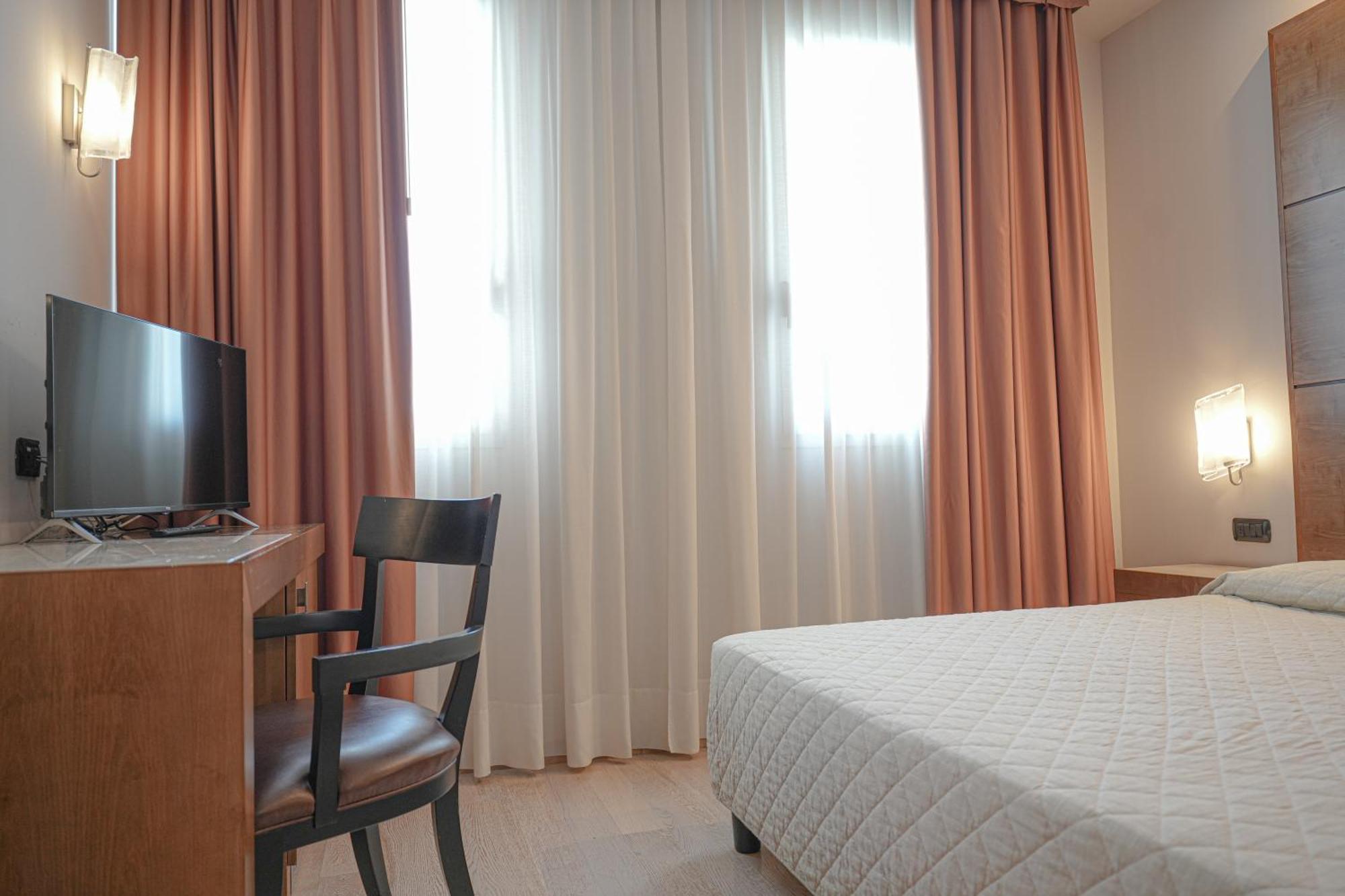 Hotel Europa Reggio nell'Emilia Esterno foto